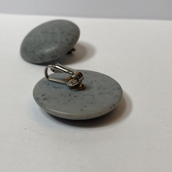 Lightweight Round Grey Speckled Clip On Earrings - Picture 4 of 6